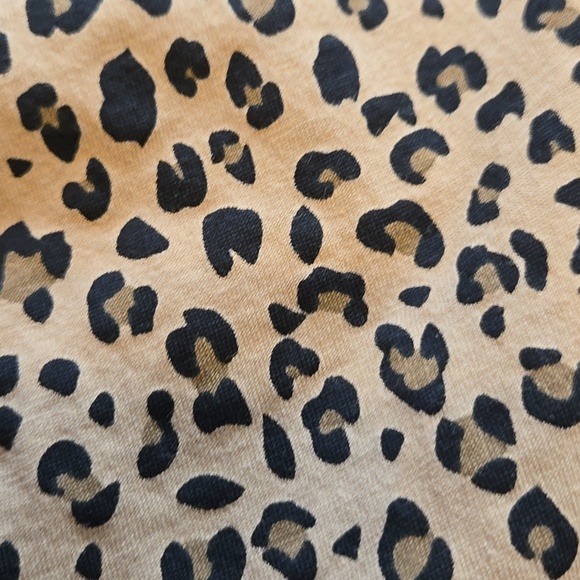 J Ctew Leopard Print Lightweight Turtleneck Size XL - Picture 2 of 3